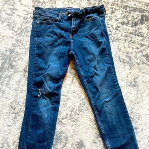 Calvin Klein. 31x28. Mid rise skinny.Lightly worn.